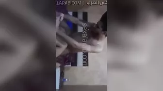 فلاحة جارها بينيكها غصب عنها وتصرخ بصوت عالي