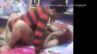 بت مصريه شرموطه مع جارها بتتناك وتقوله مش طايقه نفسي