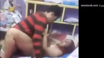 بت مصريه شرموطه مع جارها بتتناك وتقوله مش طايقه نفسي