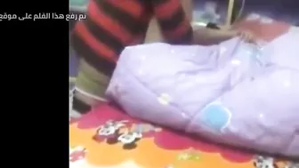 بت مصريه شرموطه مع جارها بتتناك وتقوله مش طايقه نفسي