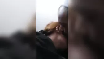 لبوه فلاحه مع شيخ بيمص بزازها وينيكها ويصورها في بيته