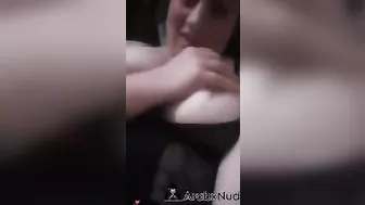 فلاحه مصريه بتفشخ كسها فرك وتعرض بزازها لعشيقها