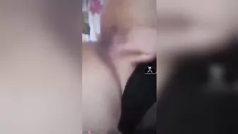 فلاحه مصريه بتفشخ كسها فرك وتعرض بزازها لعشيقها