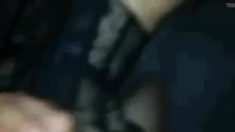 بنت عربيه جميله بترفع طيزها والزب بيدخل كله فيها