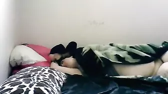 مغربية عشيقها منيمها ونازل نيك في كسها ويرضع بزازها