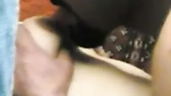 قحبة عشيقها بيلحس في بزازها وينيكها بعنف