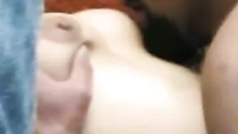 قحبة عشيقها بيلحس في بزازها وينيكها بعنف