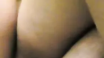 قحبة عشيقها بيلحس في بزازها وينيكها بعنف
