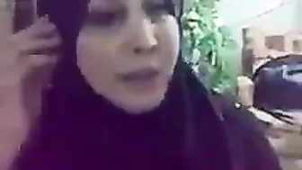 محجبة عشيقها يصورها في بيته وينيك كسها بكل الاوضاع