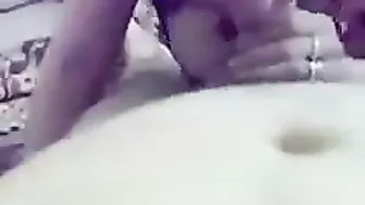 محجبة عشيقها يصورها في بيته وينيك كسها بكل الاوضاع