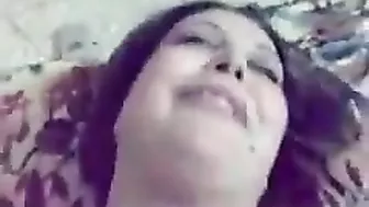 محجبة عشيقها يصورها في بيته وينيك كسها بكل الاوضاع