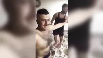 شرموطة عراقية اخوها بيصورها مع عشيقها في شقة مفروشة