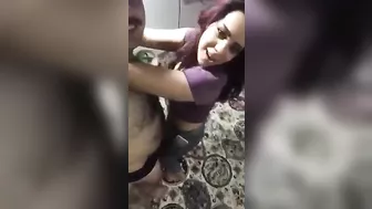 شرموطة عراقية اخوها بيصورها مع عشيقها في شقة مفروشة