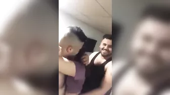 شرموطة عراقية اخوها بيصورها مع عشيقها في شقة مفروشة
