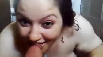 ميلف عراقية بتحط الزب بين بزازها وتتناك بعنف