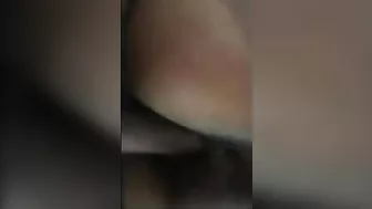 رجل غني ينيك طيز عراقية طرية بالمال ويصورها