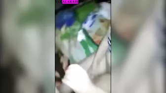 قحبه عراقيه تفتح كسها لحبيبها وتقوله دخله شوي شوي