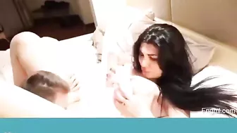 القحبه ميرا النوري صديق زوجها يلحس كسها وبزازها