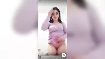 عراقية بتعرض جسمها في مكالمة مع حبيبها وتتفضح