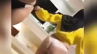 منقبة سعودية بتركب على زب زوج صديقتها وتبلعه كامل