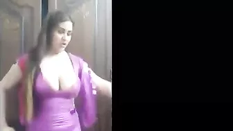 رقص متناكه مصريه بجسم جامد بتهز بزازها الكبيره