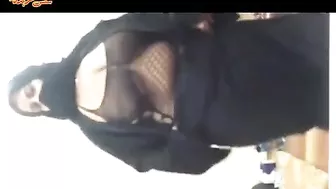منقبة سعودية حبيبها يصورها وهي تعرض جسمها المربرب