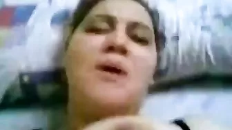 الشرموطة لابسه النقاب وتقوله صورني وانت بتنيكني