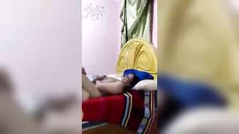 فلاحه جامده بجسم ملبن على الاخر بتتناك وتتقفش على السرير