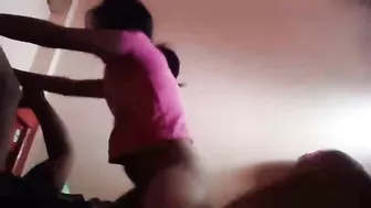 بنت عربيه جامده بتركب الزب وتاخده في كسها مع اخوها