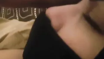 فشخ كس شرموطة بزازها مدورة وطيزها ناعمة