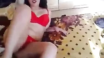 قحبه عربيه ممحونه حبيبها بيصورها قبل نيكها على سريرها