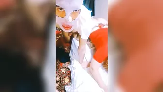 بت مصريه بطيز جامده على وشها والزب بيرشق كامل في طيزها