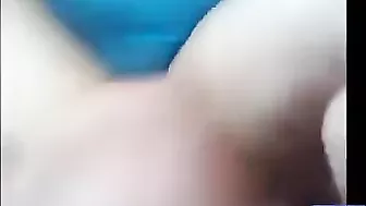 عراقية حبيبها بيقفش بزازها الكبيرة وينيك كسها بعنف