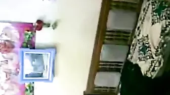 عراقية زوجها يصورها ويفشخ كسها نيك بكل الاوضاع