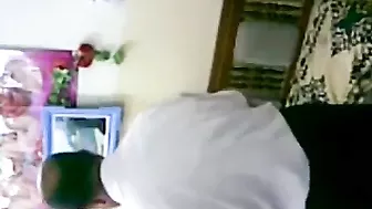 عراقية زوجها يصورها ويفشخ كسها نيك بكل الاوضاع