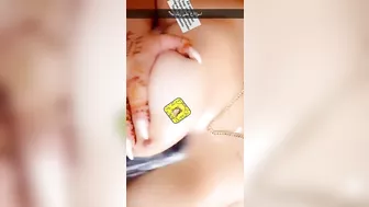 قحبة خليجية تعرض بزازها لحبيبها وتفشخها تقفيش