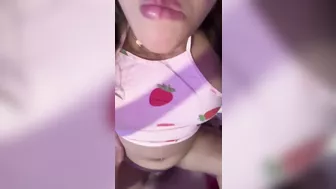 مزة عراقية بتلعب في كسها الوردي وتتناك بكل الاوضاع