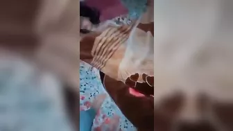 عراقية جميلة اخوها بيصورها وبيقفش بزازها وهي نايمة