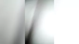 شرموطه جسمها فاجر واخده الزب كله في طيزها الملبن