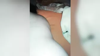 شرموطه جسمها فاجر واخده الزب كله في طيزها الملبن