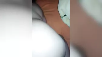 شرموطه جسمها فاجر واخده الزب كله في طيزها الملبن