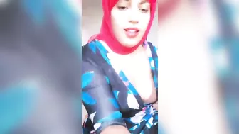 ممحونه محجبه بتهيج متابعينها على جسمها وترفع طيزها