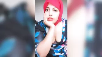 ممحونه محجبه بتهيج متابعينها على جسمها وترفع طيزها