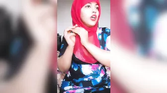 ممحونه محجبه بتهيج متابعينها على جسمها وترفع طيزها