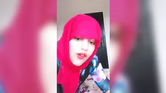 ممحونه محجبه بتهيج متابعينها على جسمها وترفع طيزها