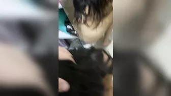 مزه جامده الواد زانقها في الحمام مخليها تمصله ويفشخها