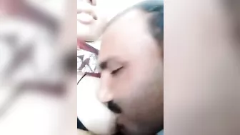 فلاحه مولعه عشيقها مطلع بزازها ونازل فيها مص وتقفيش