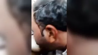 فلاحه مولعه عشيقها مطلع بزازها ونازل فيها مص وتقفيش