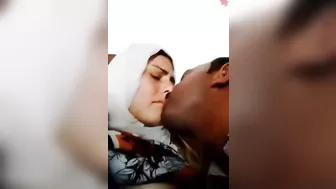 فلاحه مولعه عشيقها مطلع بزازها ونازل فيها مص وتقفيش