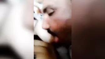 فلاحه مولعه عشيقها مطلع بزازها ونازل فيها مص وتقفيش